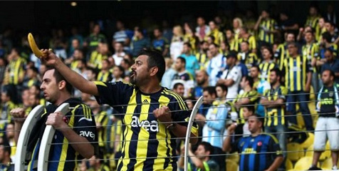 Suporter Fenerbahce Tewas di Derby Istanbul