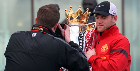 Rooney Dicemooh Fans di Parade Juara United