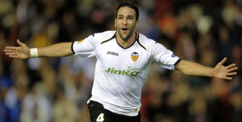 Adil Rami Jadi Rebutan Inter dan Roma Adil Rami Jadi Rebutan Inter dan Roma