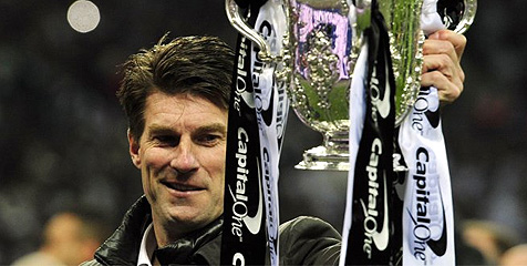 Michael Laudrup Bertahan di Swansea City Michael Laudrup Bertahan di Swansea City