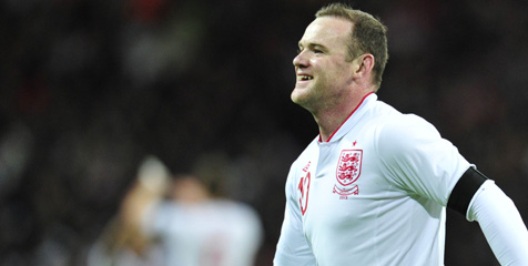 Surut di United, Hodgson Tetap Andalkan Rooney