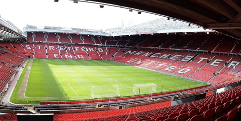 Old Trafford Dipasangi Rumput Sintetis