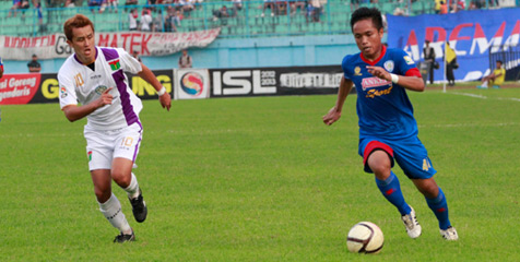 Review ISL: Arema Hantam Persita Tiga Gol Tanpa Balas