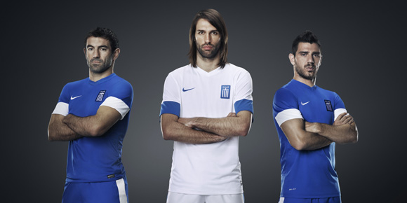 Detail Jersey: Home dan Away Yunani 2013