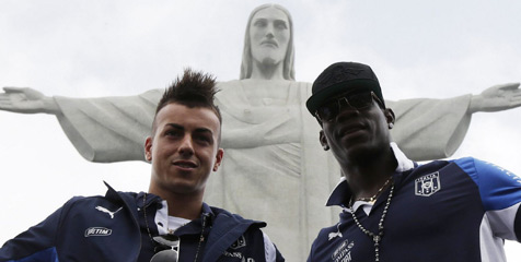 Balotelli dan El Shaarawy Mengunjungi Lokasi Cristo Redentor