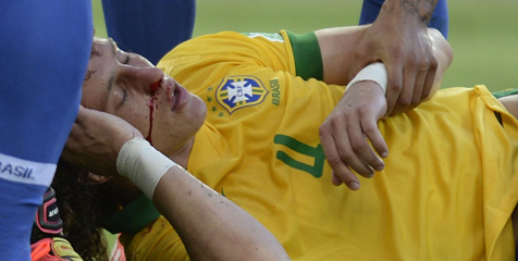 Thiago Silva Bikin Hidung David Luiz Patah