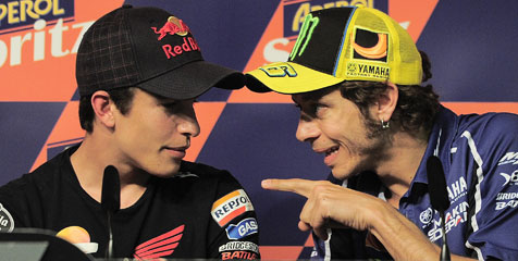 Rossi Undang Marquez Bertarung di Atas Motocross