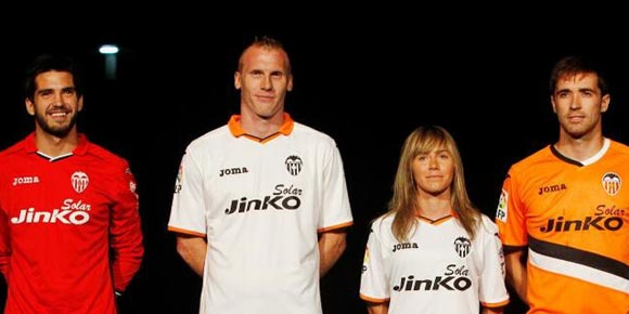 Detail Jersey: Valencia Musim 2013-2014