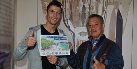 Tiba di Bali, Ronaldo Berduet Dengan SBY Menanam Mangrove