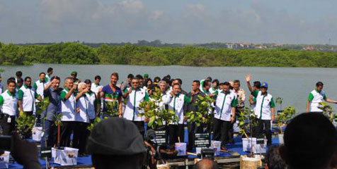 Duet Ronaldo-SBY Tebar Senyum Saat Tanam Mangrove Duet Ronaldo-SBY Tebar Senyum Saat Tanam Mangrove