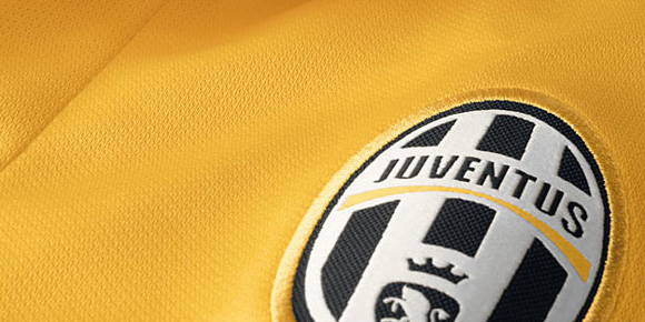 Detail Jersey: Juventus Away 2013-2014