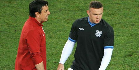 Neville Beri Pertimbangan Bagi Rooney Untuk Bertahan