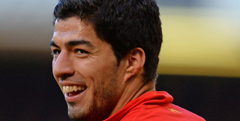 Suarez Tertawakan Rumor Kepindahannya ke Chelsea