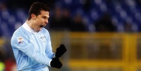 Diburu Chelsea dan PSG, Hernanes Dipertahankan Lazio