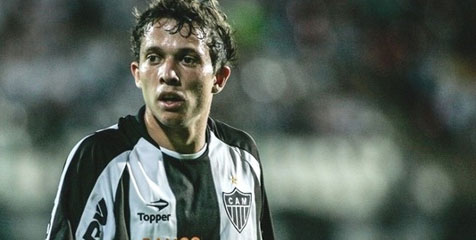 Tottenham Berpaling, Bernard Ditoleh Arsenal