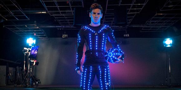 Video: Messi Jadi Tron Dalam Iklan Adidas Video: Messi Jadi Tron Dalam Iklan Adidas