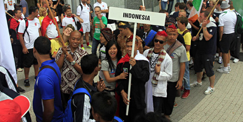 Indonesia Tampil Berbeda dalam Parade Homeless World Cup 2013