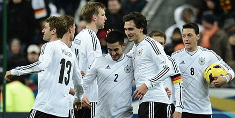 Preview: Jerman vs Paraguay, Tamu Berharga