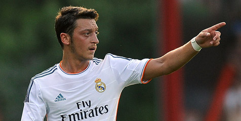 United Mau Modric Atau Ozil