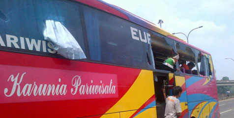 6 Bus Rombongan The Jakmania Dirusak Suporter Persib Bandung