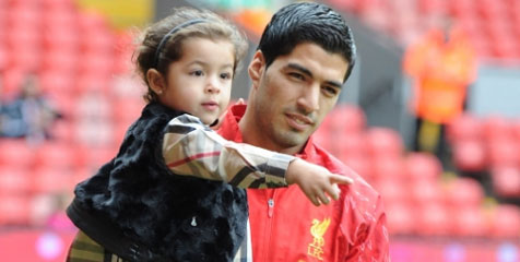 Suarez Putuskan Bertahan Sebelum Deadline Transfer