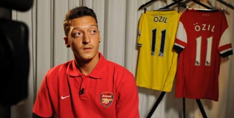 Ozil: Arsenal Akan Menangkan Trofi