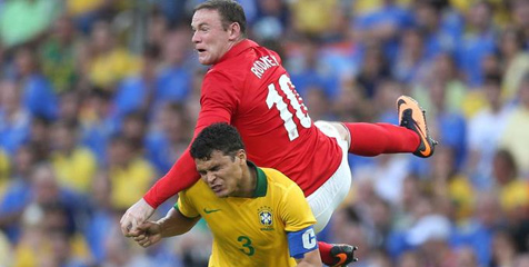 Thiago Silva Tertarik Bermain Satu Tim Dengan Rooney