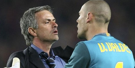 Mourinho Inginkan Valdes di Chelsea?