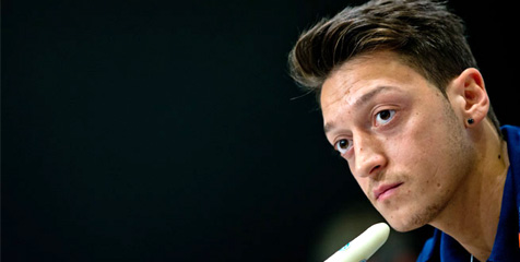 Ozil Bantah Tuduhan Perez Soal Obsesi Wanita