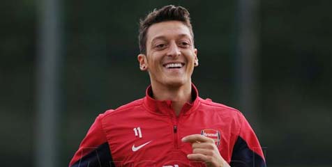 'Arsenal Ingin Juara, Ozil Masih Butuh Polesan'