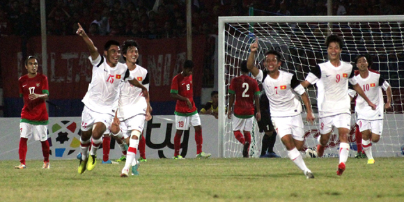 Highlights AFF U-19: Indonesia 1 - 2 Vietnam