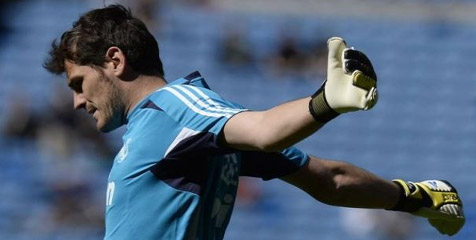 Diego Lopez 'Bermurah Hati' Untuk Casillas Diego Lopez 'Bermurah Hati' Untuk Casillas