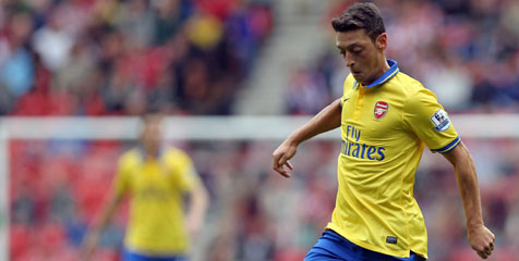 Cazorla Bela Ozil Dari Tuduhan Madrid