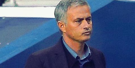 Coba Gembosi Madrid, Mourinho Gigit Jari