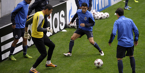 Main Kandang, Porto Dituntut Menang