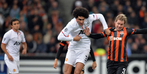 Fellaini Dapat Kecaman Fans MU Usai Main di Liga Champions