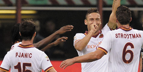 Roma On Fire, Totti Tepis Kans Kembali ke Timnas