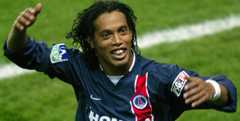 Ronaldinho Buka Peluang Pensiun di PSG