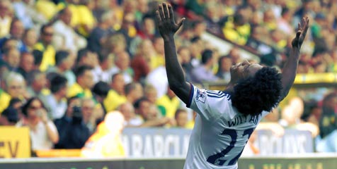 Patuhi Mourinho, Willian Cetak Gol Debut di Chelsea