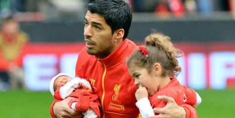 Liverpool Ternyata Larang Suarez Bawa Anak