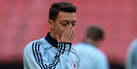 Ozil Jawab Cibiran Florentino Perez