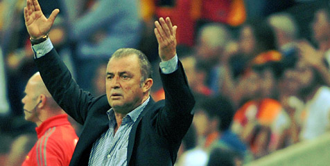 Fatih Terim Ajak Penonton 'Teror' Belanda Fatih Terim Ajak Penonton 'Teror' Belanda