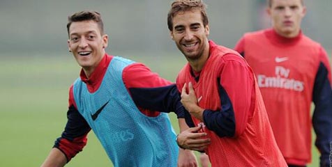 Parlour: Ozil dan Flamini Buat Wenger Pusing