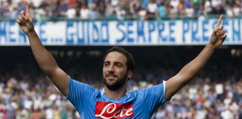 Review: Penalti Higuain Menangkan Napoli