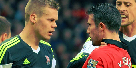 RVP dan Shawcross Bertikai di Lorong Old Trafford