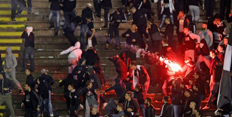 Api dan Keributan Antar Suporter Hiasi Derby Belgrade