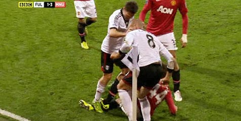 Injak Januzaj, Bek Fulham Minta Maaf