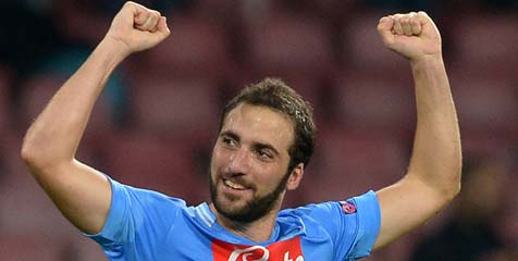 Review: Brace Higuain Beri Kemenangan Napoli