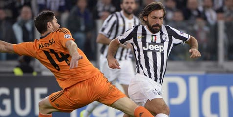 Ancelotti Bantah Pertukaran Pirlo-Alonso