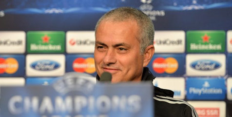 Mourinho Ternyata Pangkas Rambutnya Sendiri